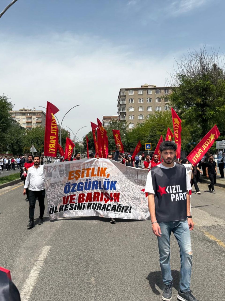 Parti sayfası görsel https://www.kizilparti.org.tr/wp-content/uploads/2025/05/Parti-sayfasi-gorsel-960x1280.jpg